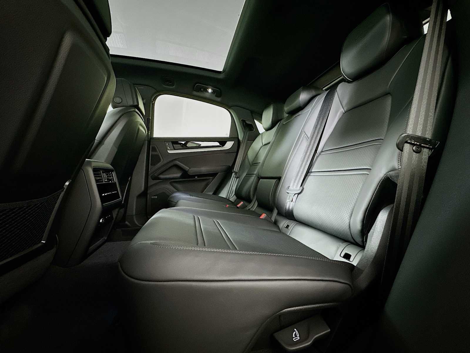 2026 Porsche Cayenne Coup E-Hybrid - Photo 23