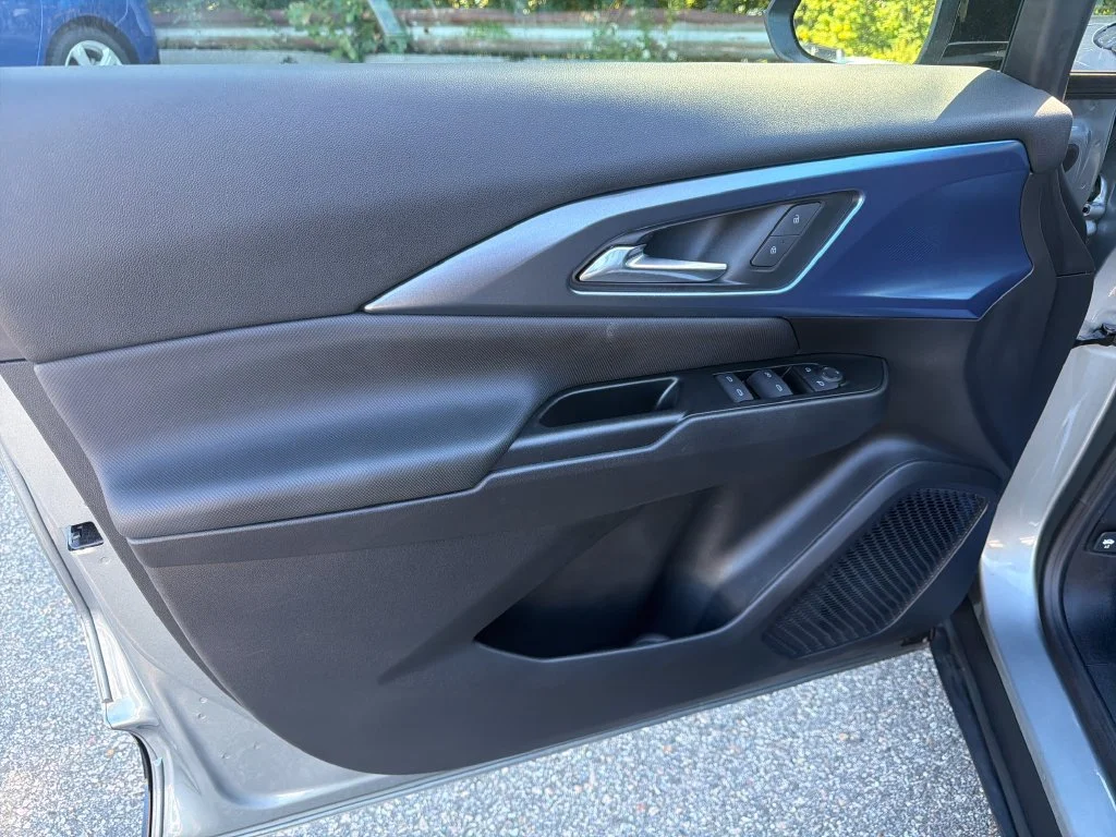 2024 Chevrolet Equinox EV LT - Photo 41