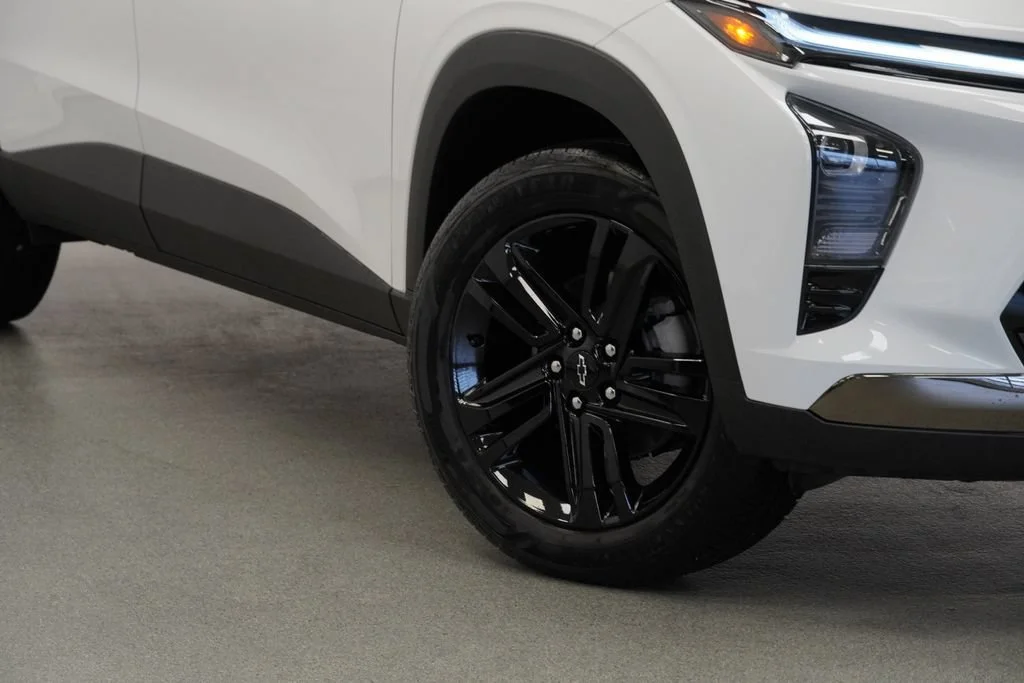 New 2026 Summit White Chevrolet ACTIV image 9