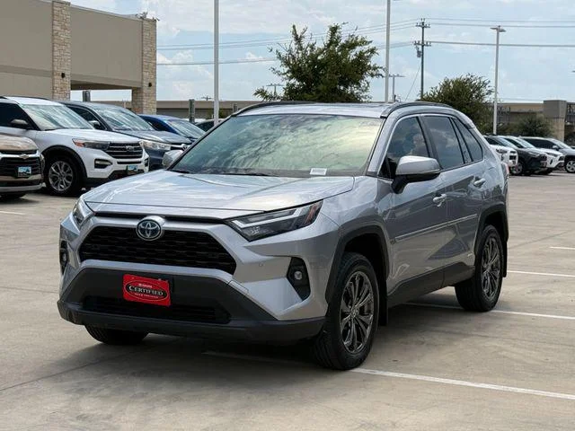 Certified Used 2023 SILVER SKY METALLIC Toyota XLE Premium image 39