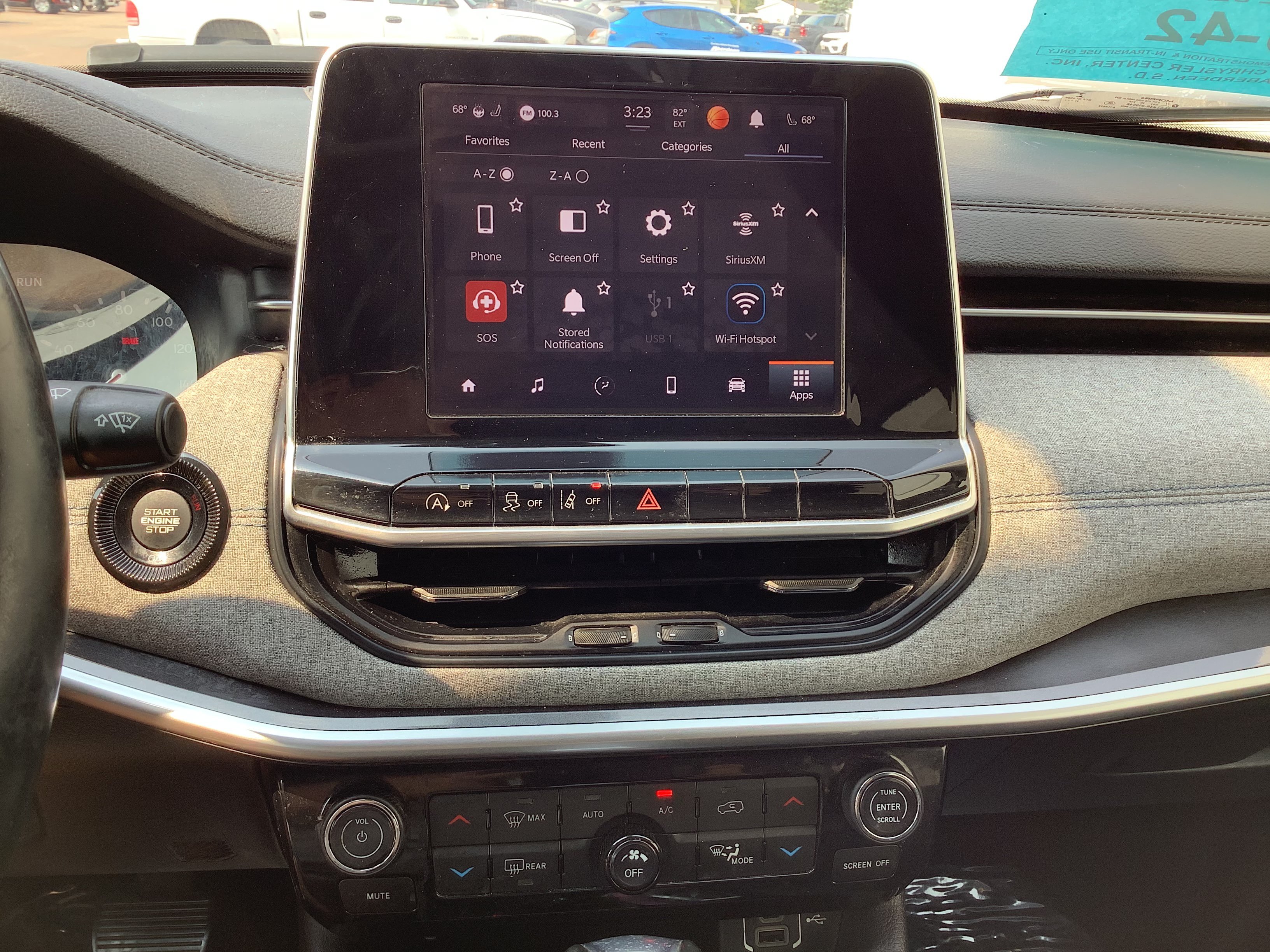 Used 2022 White Jeep Latitude image 19