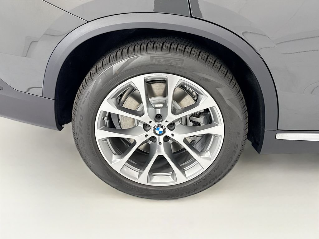 New 2026 Gray Metallic BMW xDrive50e image 32