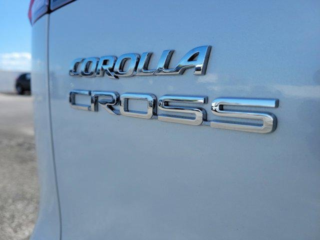 Certified Used 2023 WIND CHILL PEARL Toyota  image 8