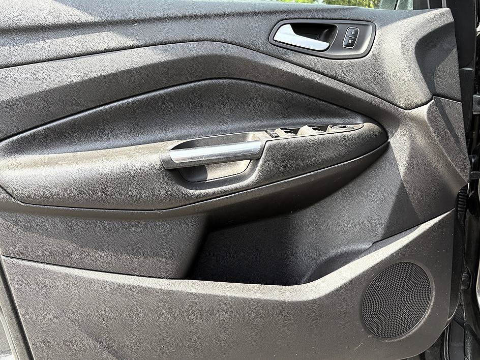 Used 2018 Magnetic Ford SE image 16