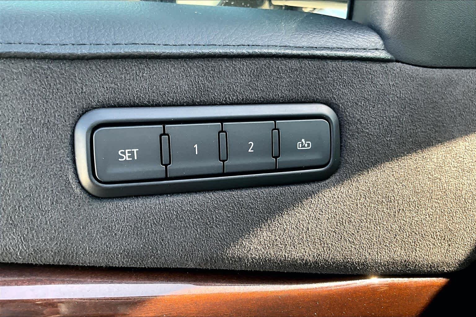 Used 2020 Black Raven Cadillac Luxury image 33