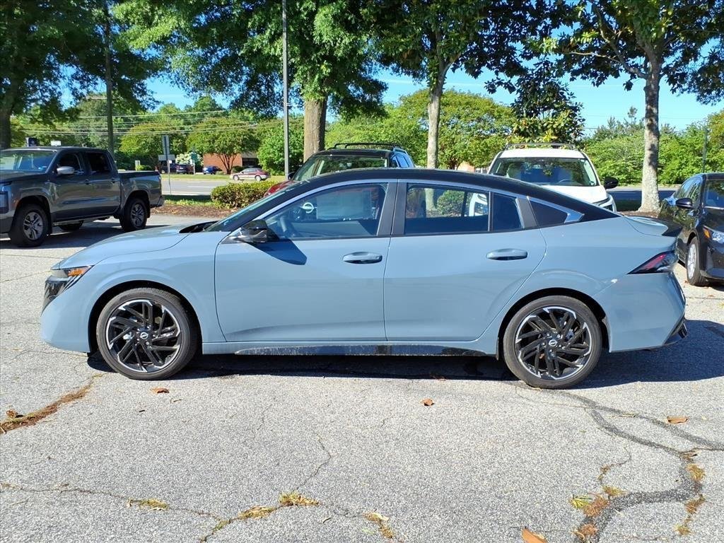 New 2026 Atlantic Gray Metallic / Super Black Two-tone Nissan SR image 4