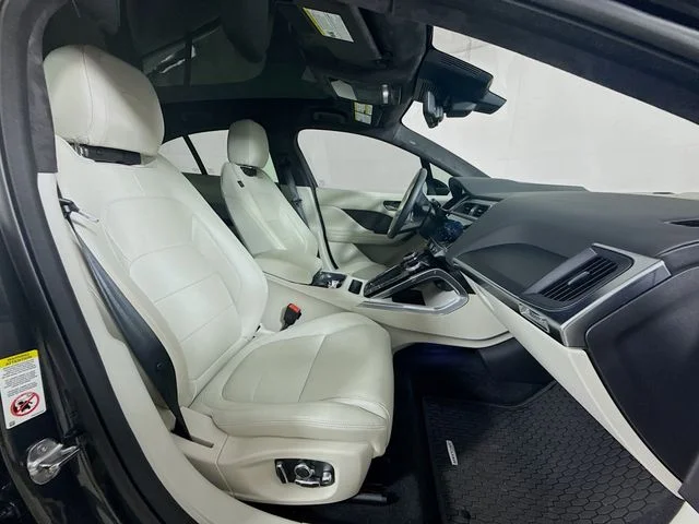 Certified Used 2024  Jaguar HSE image 29