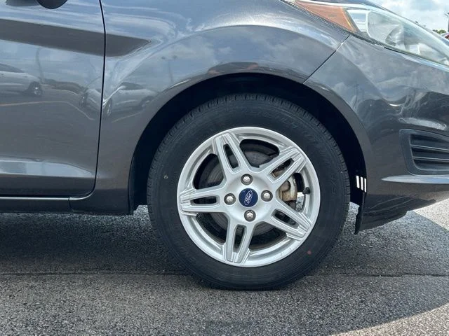 Used 2018 Gray Ford SE image 13