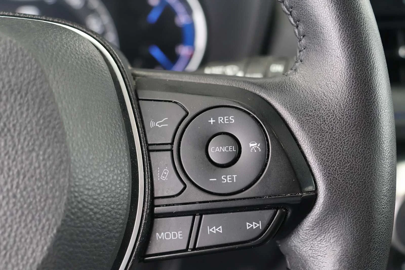 Used 2022 Blizzard Pearl/Midnight Black Metallic Toyota Hybrid XSE image 21