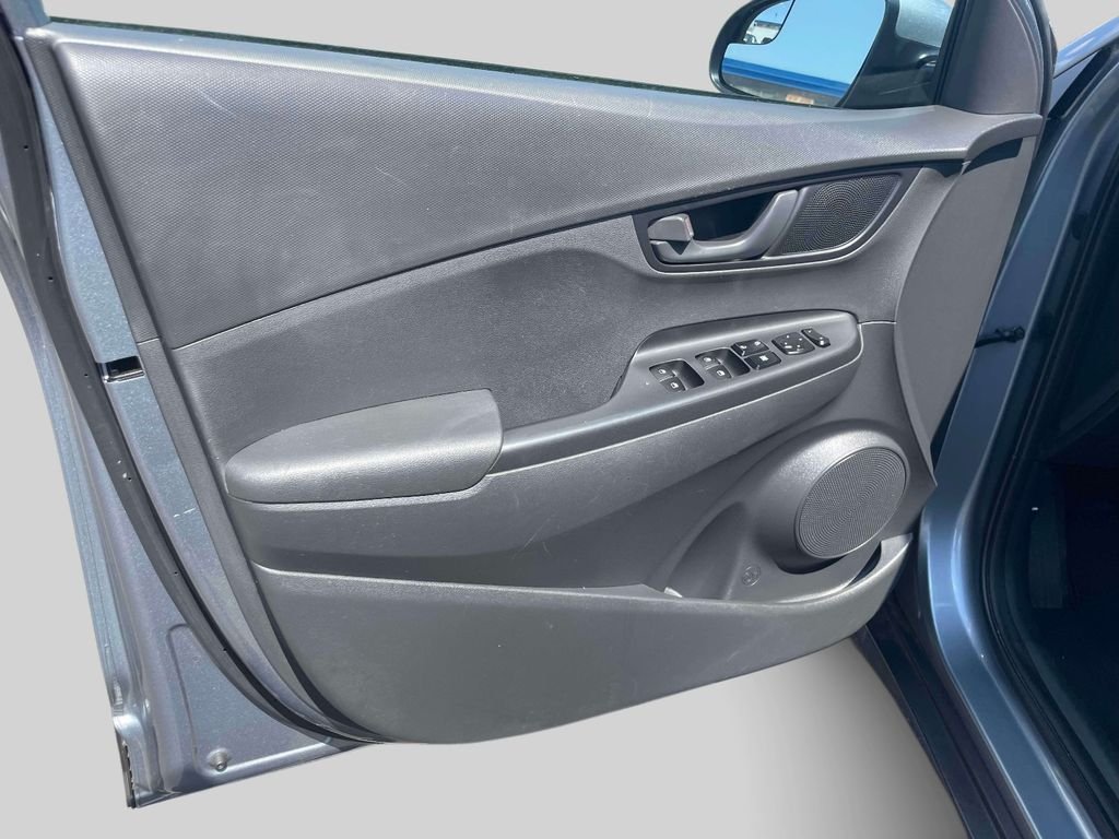 Used 2020 Silver Hyundai SE image 16