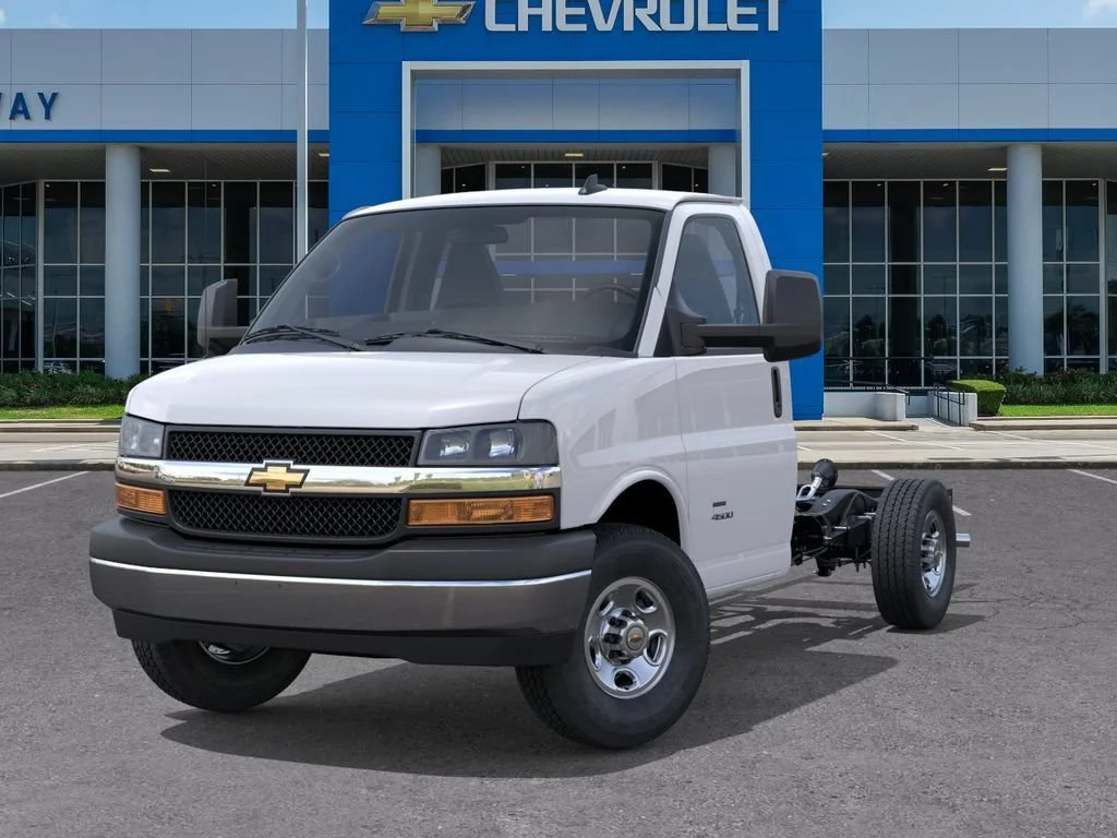 New 2025 Summit White Chevrolet 1WT image 6