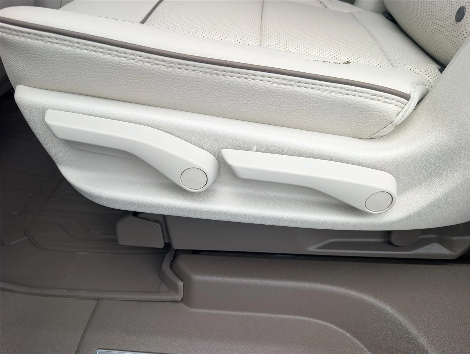 New 2026 Glacier White Tricoat GMC Denali image 19