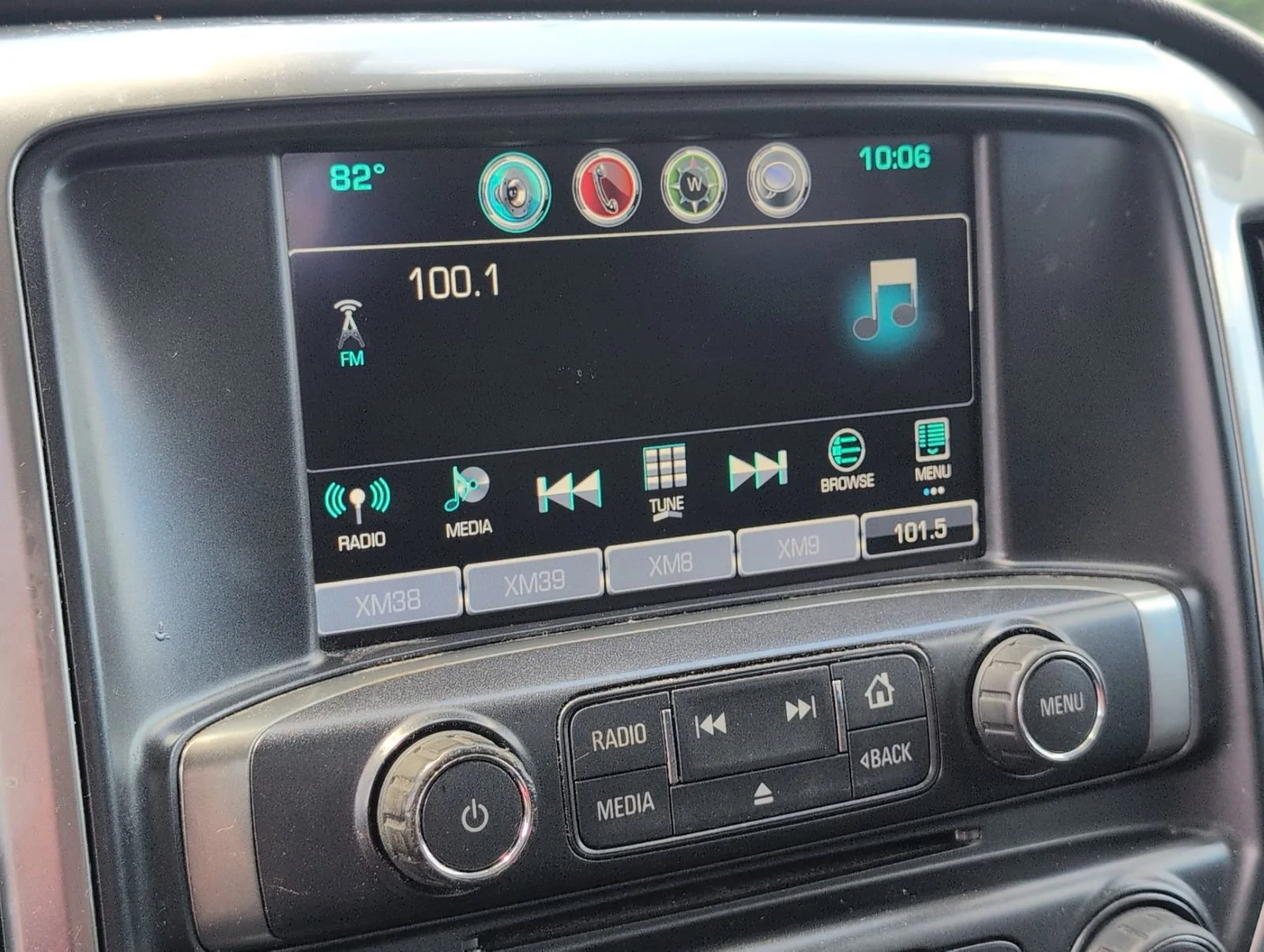 Used 2018 BLACK Chevrolet LT image 18