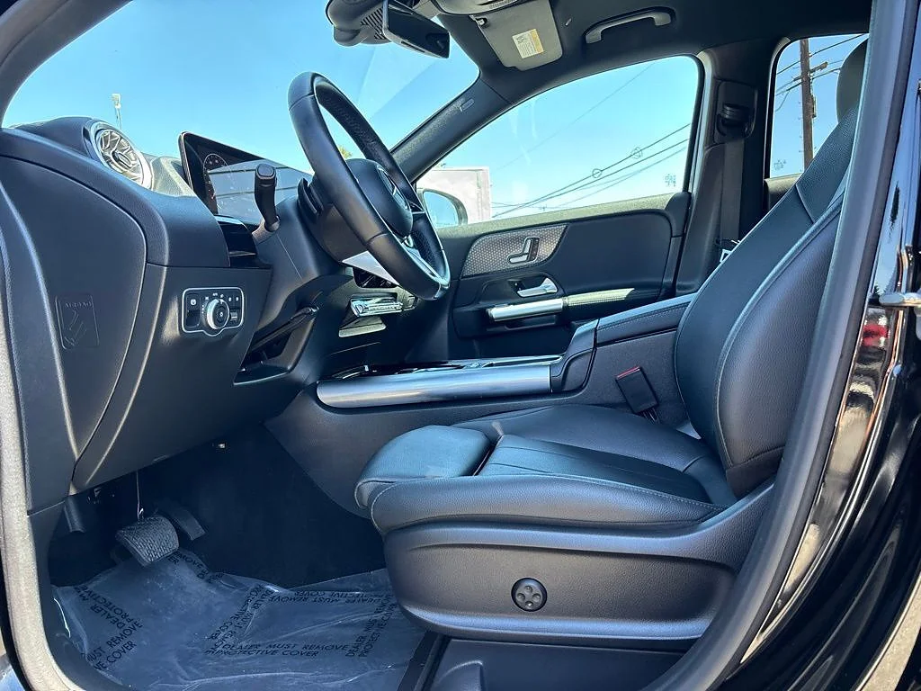 Used 2025 BLACK Mercedes-Benz GLA 250 image 11