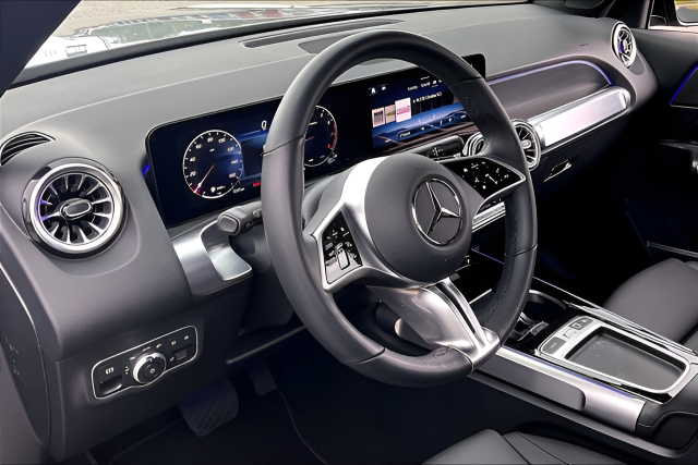 Used 2025 Gray Mercedes-Benz GLB 250 image 7