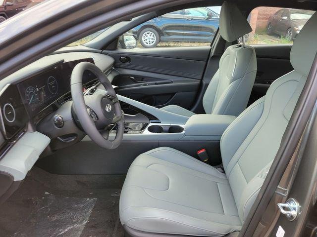 2025 Hyundai Elantra Limited - Photo 15