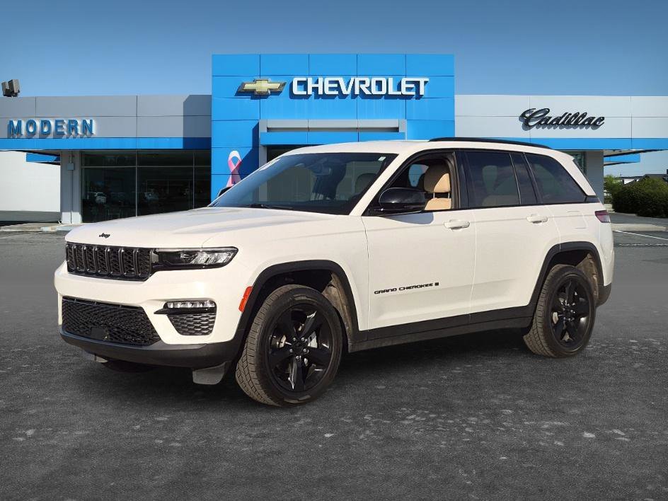 Used 2023 White Jeep Limited 4x4 image 1