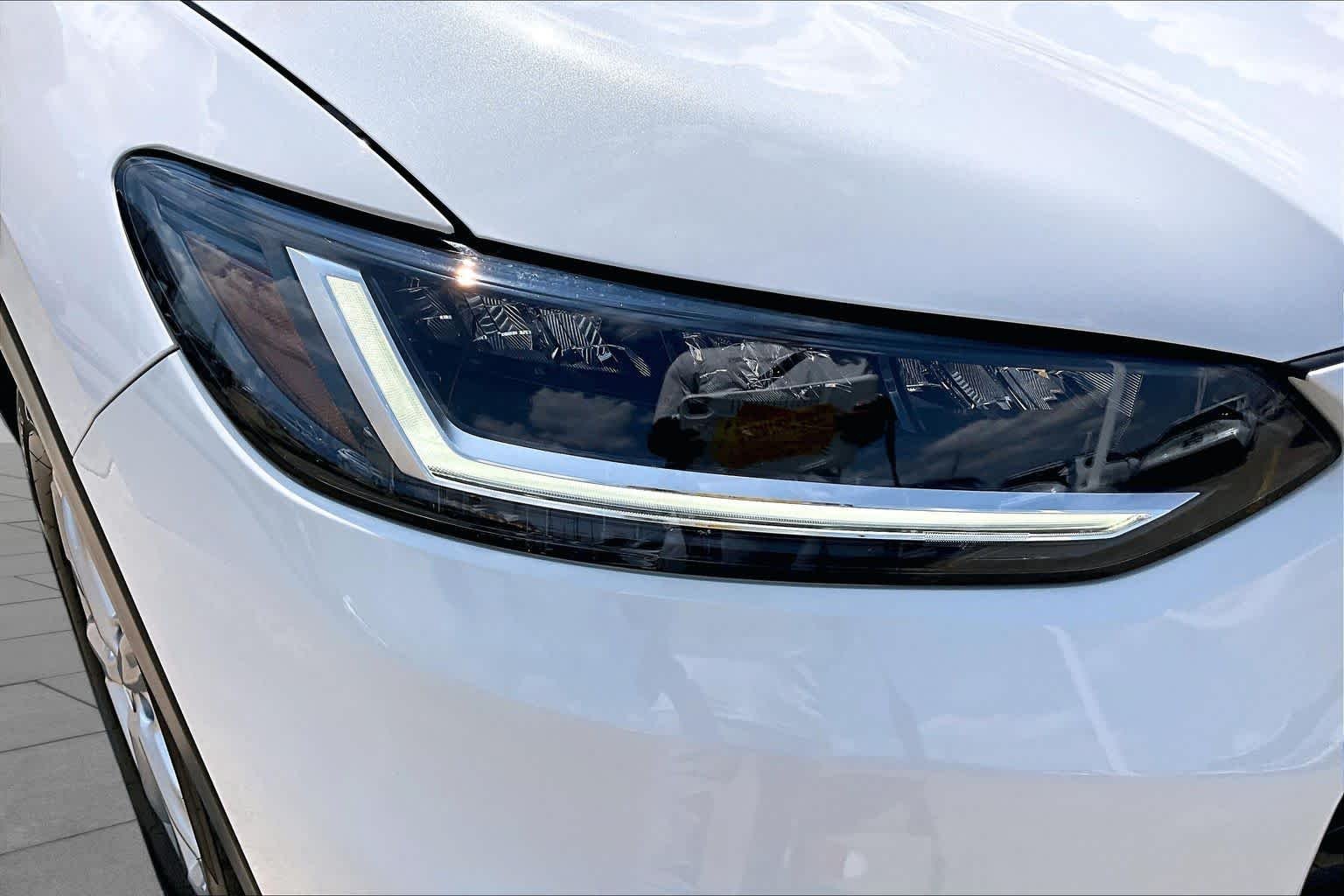 Used 2025 Platinum White Pearl Honda LX image 28
