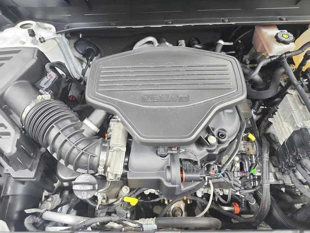 Used 2023 White GMC AT4 image 18