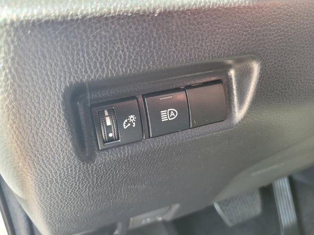 Used 2025 White Toyota LE image 19