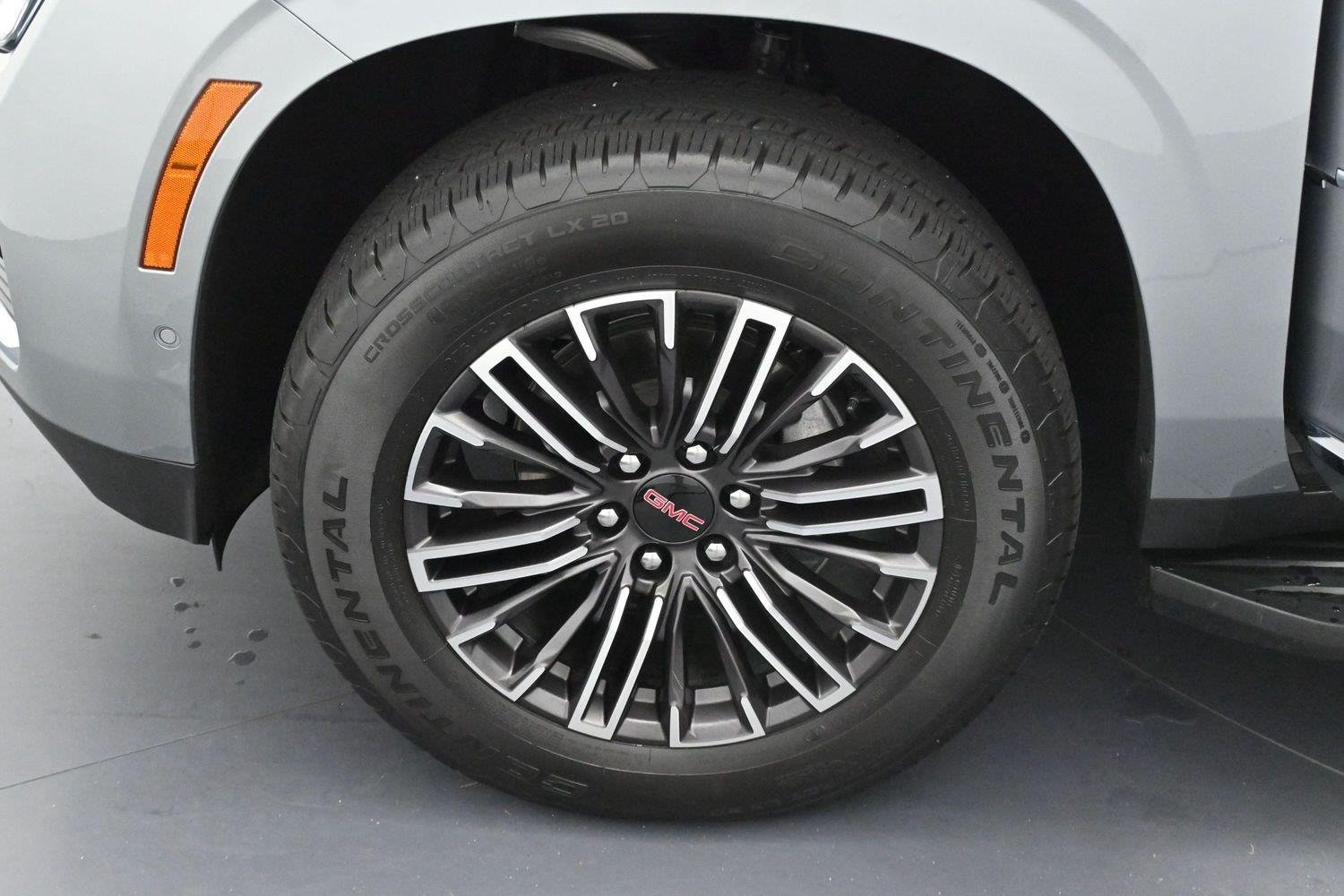 Used 2025 Sterling Metallic GMC Elevation image 31