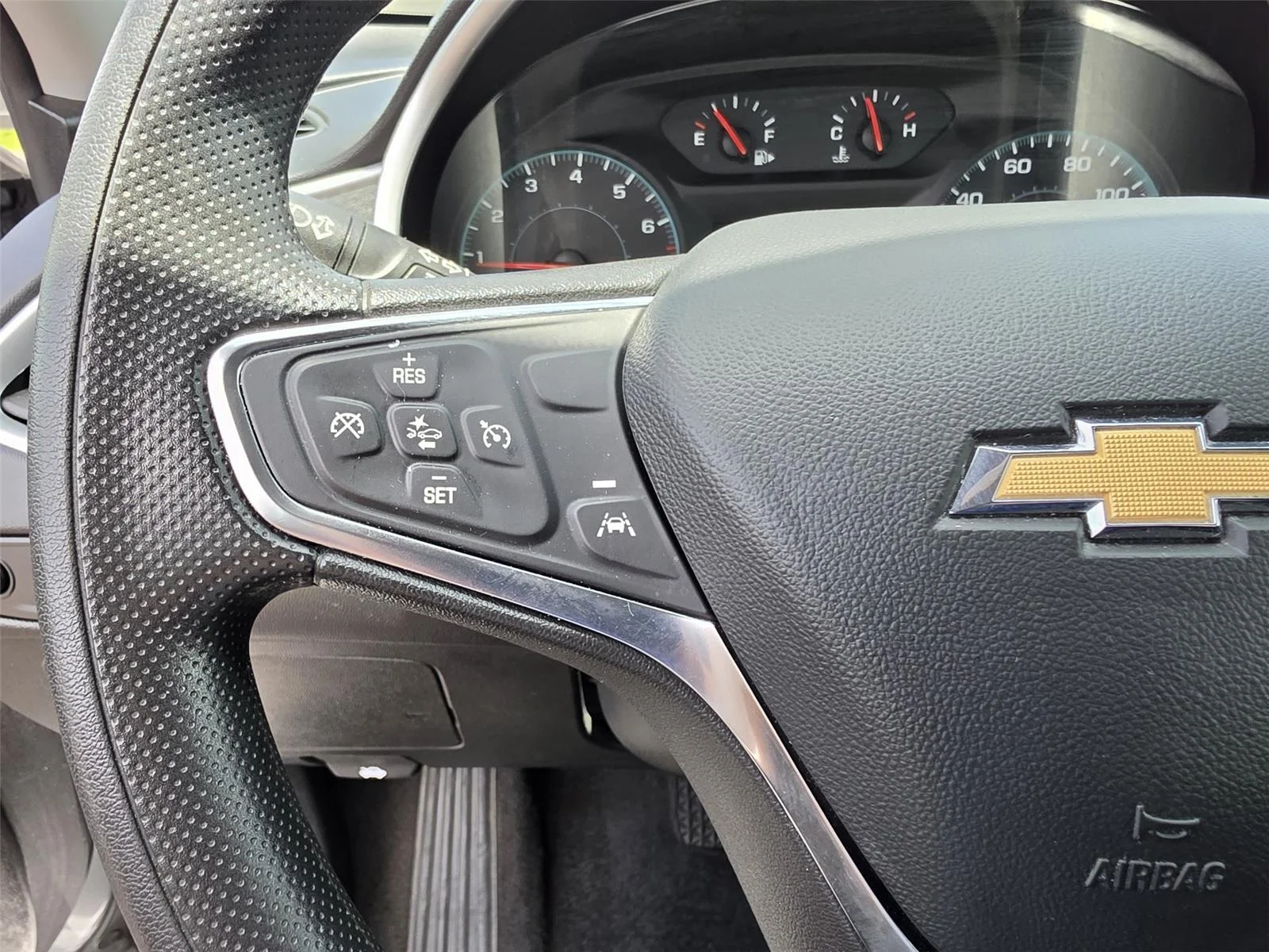 Used 2024 Sterling Gray Metallic Chevrolet LT image 27