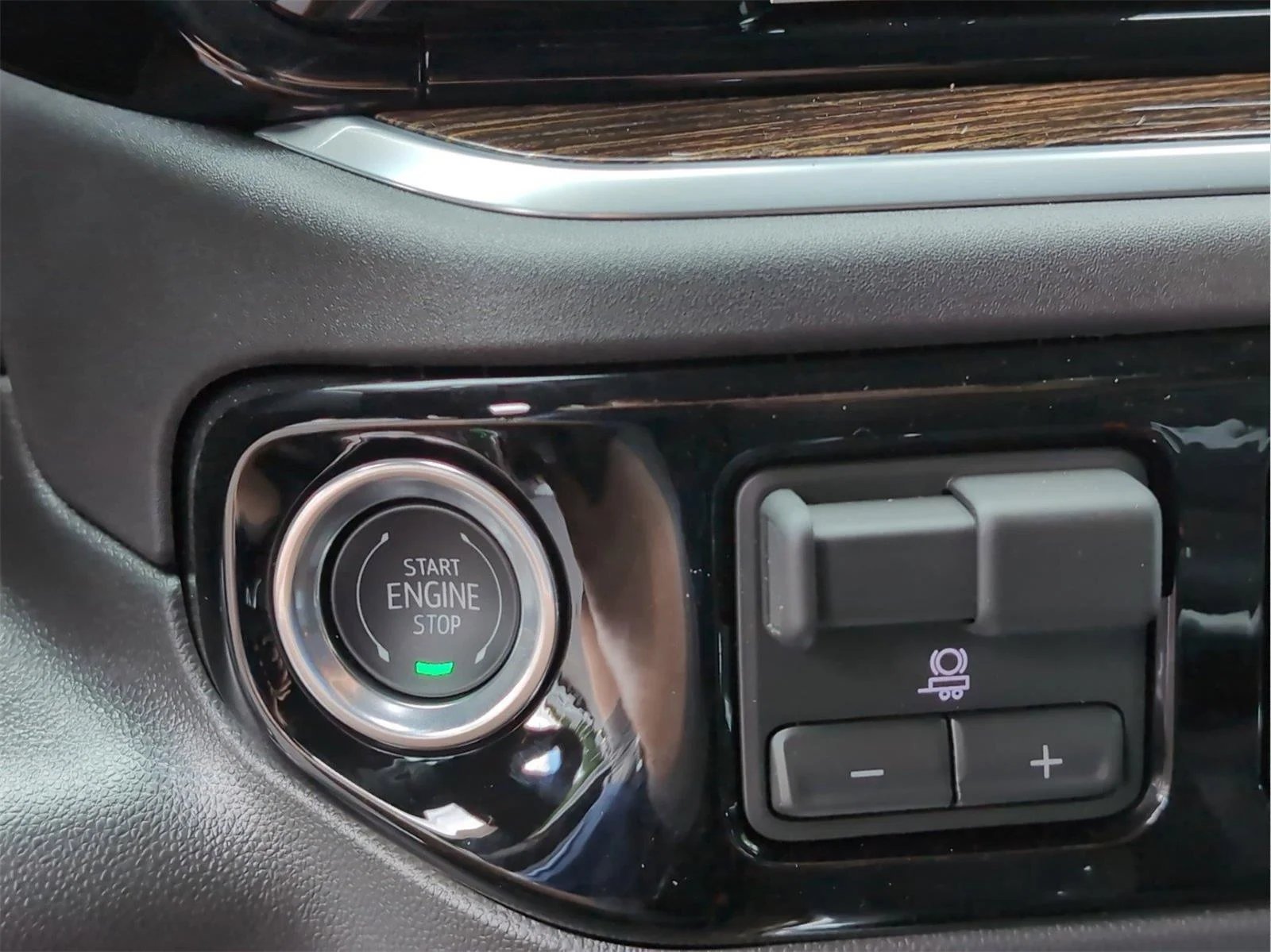 New 2026 Summit White GMC Elevation image 9
