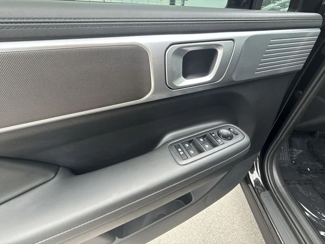 Used 2024 Black Hyundai SEL image 13