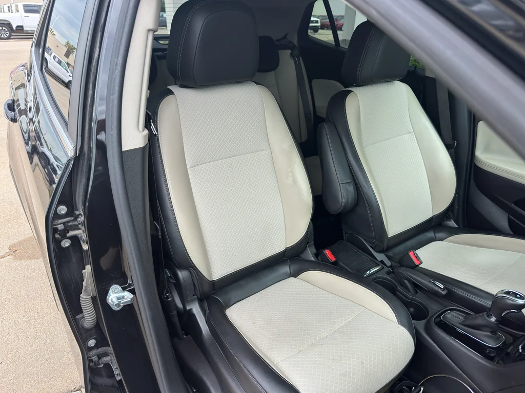 Used 2021 Ebony Twilight Metallic Buick Preferred image 5