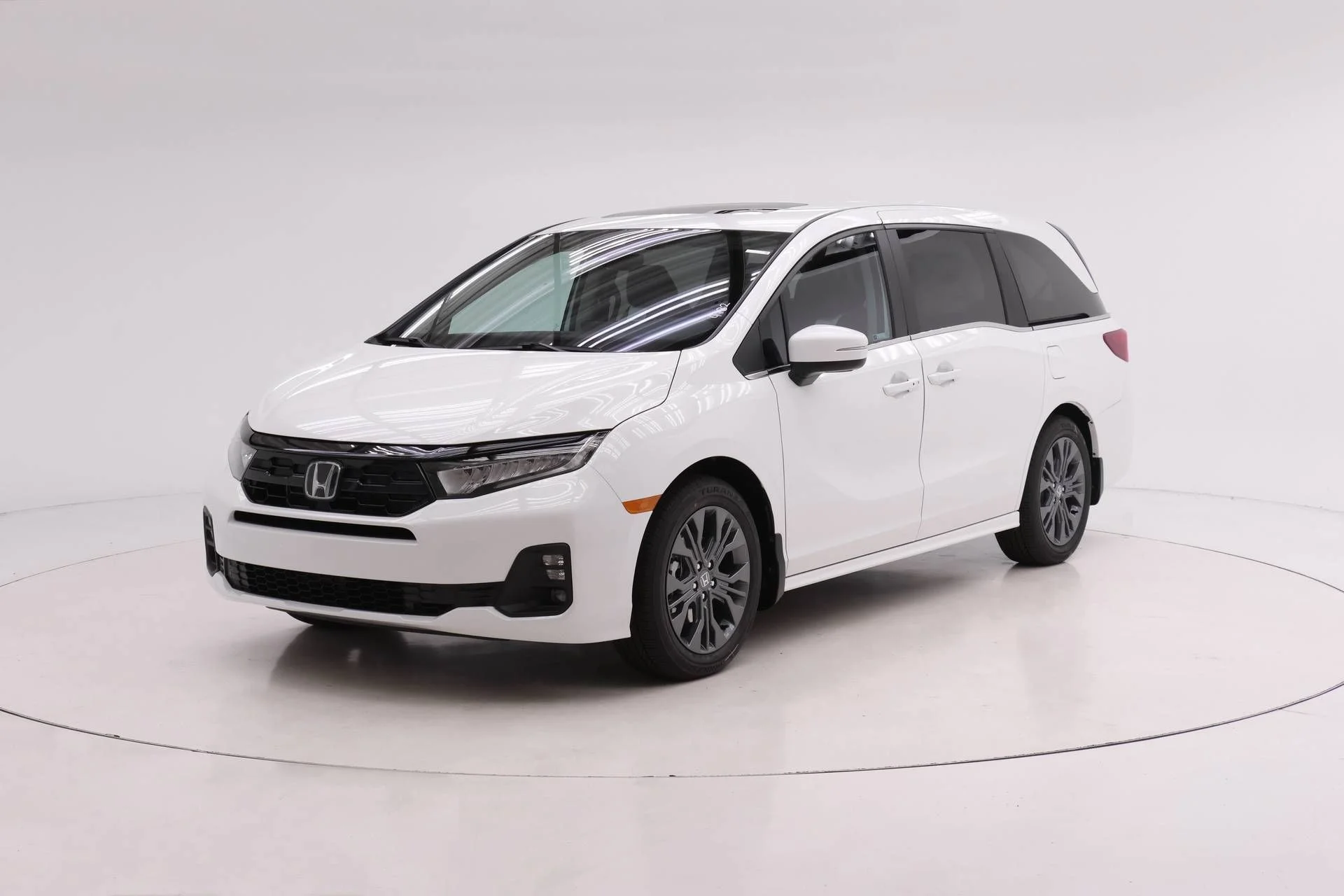 2026 Honda Odyssey Touring's photo