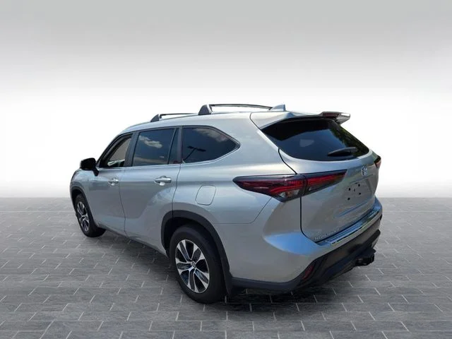 Used 2024 Silver Toyota XLE image 5