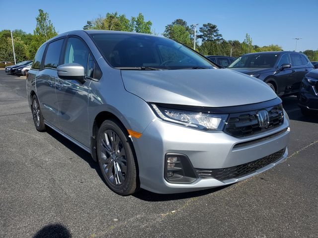 New 2026 Solar Silver Metallic Honda Touring image 3
