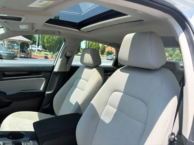 Used 2022 Platinum White Pearl Honda EX image 13