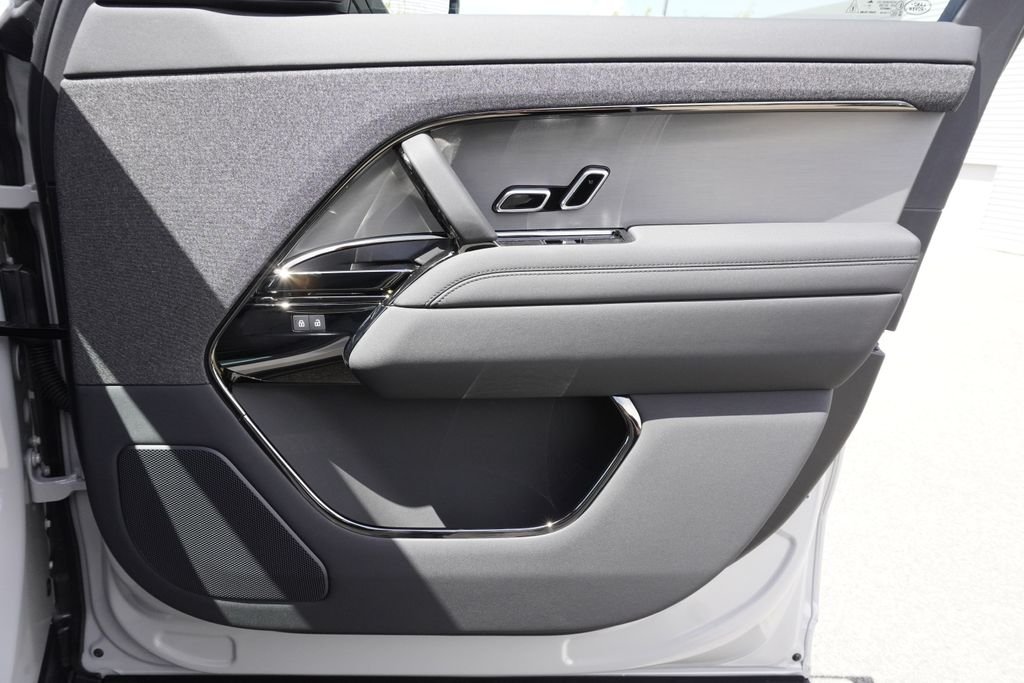 New 2026 Borasco Grey Land Rover Dynamic SE image 21