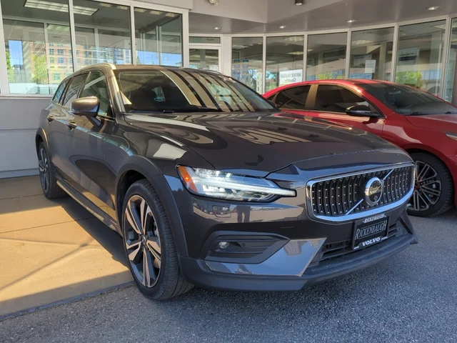 2025 Volvo V60 Cross Country B5 Plus AWD's photo