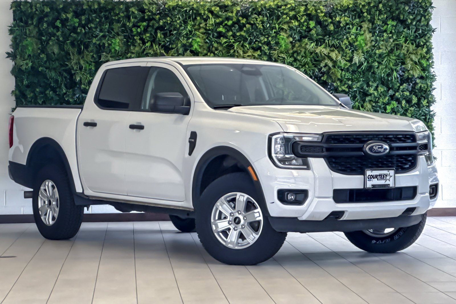Certified Used 2025 Oxford White Ford XL image 2