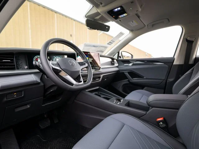 New 2026 White/off-white Volkswagen 2.0T SE image 11