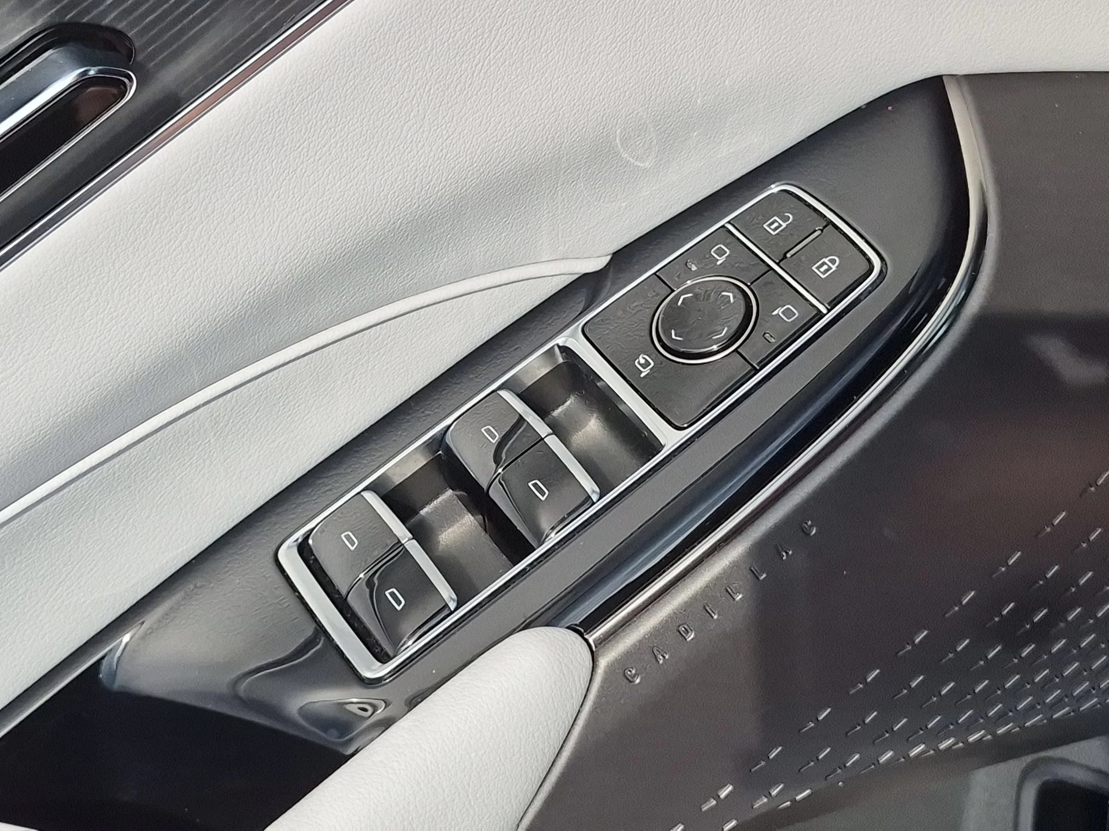 Used 2024 Crystal White Tricoat Cadillac Sport image 22