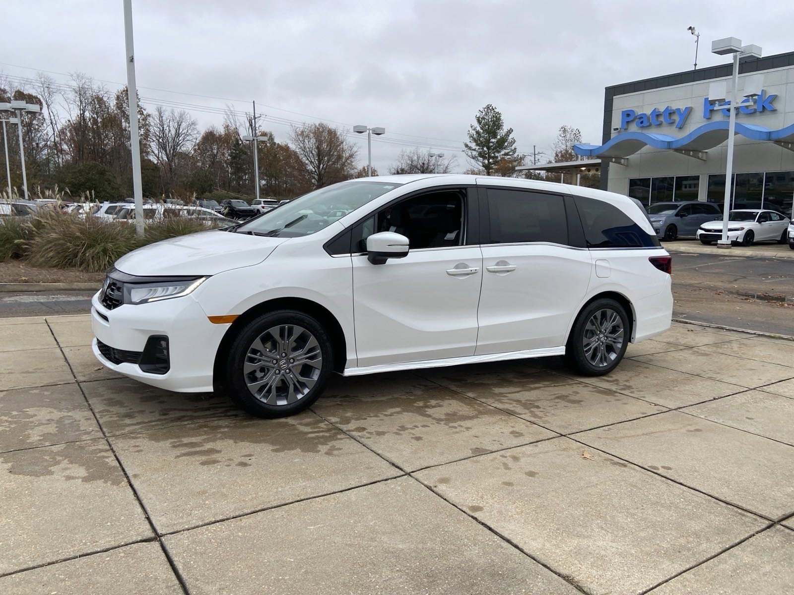 New 2026 Platinum White Pearl Honda Touring image 5