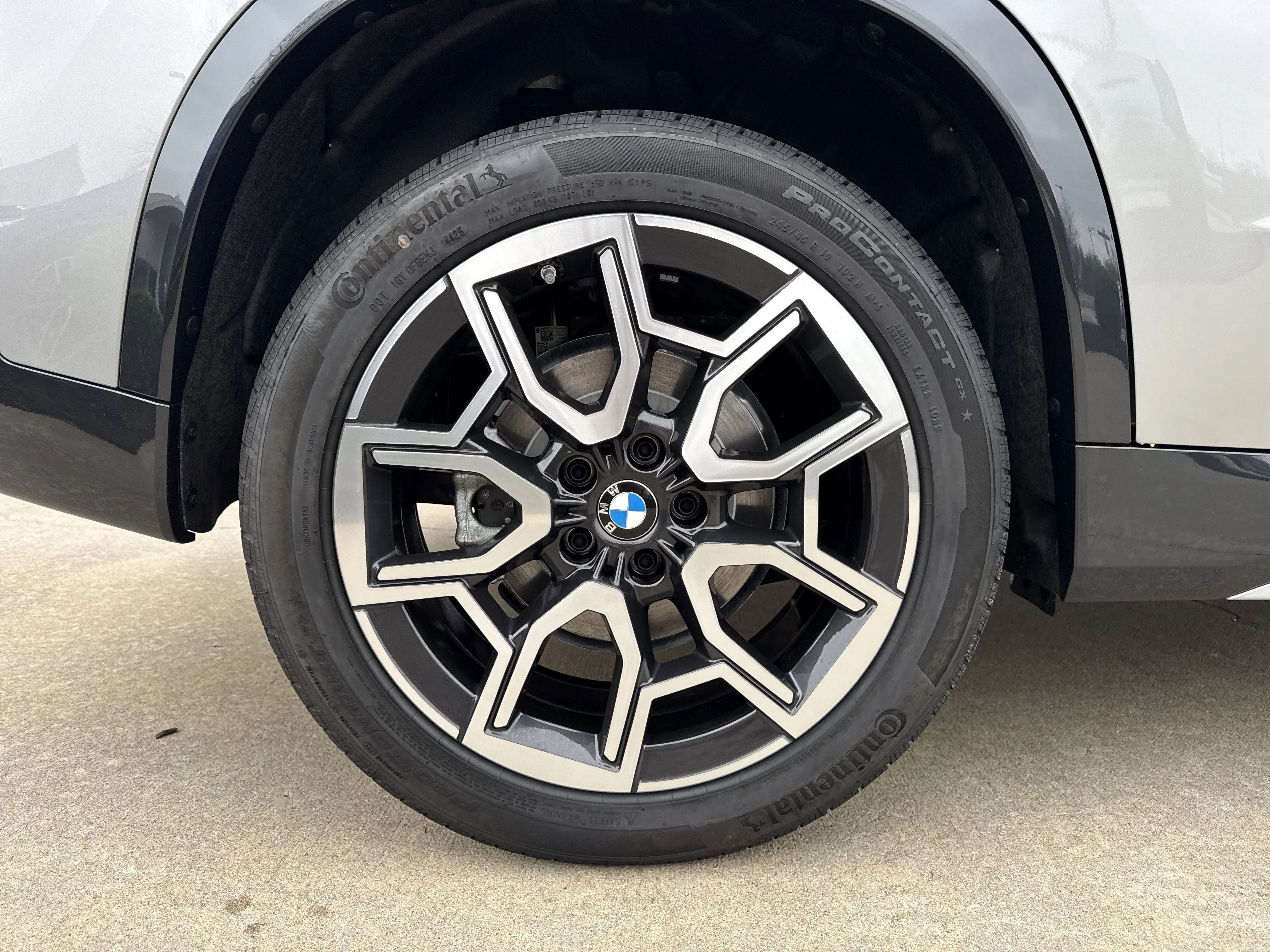 New 2026 SPACE SILVER BMW xDrive28i image 27