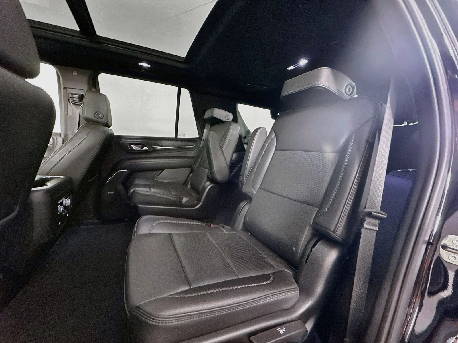 Used 2023 Onyx Black GMC Denali image 27