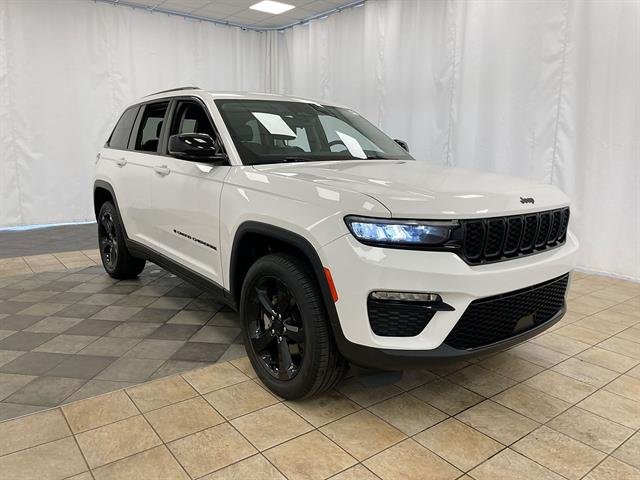 Certified Used 2023 White Jeep Limited 4x4 image 34