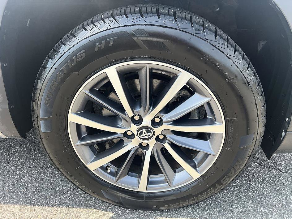 Used 2018 Celestial Silver Metallic Toyota XLE image 12