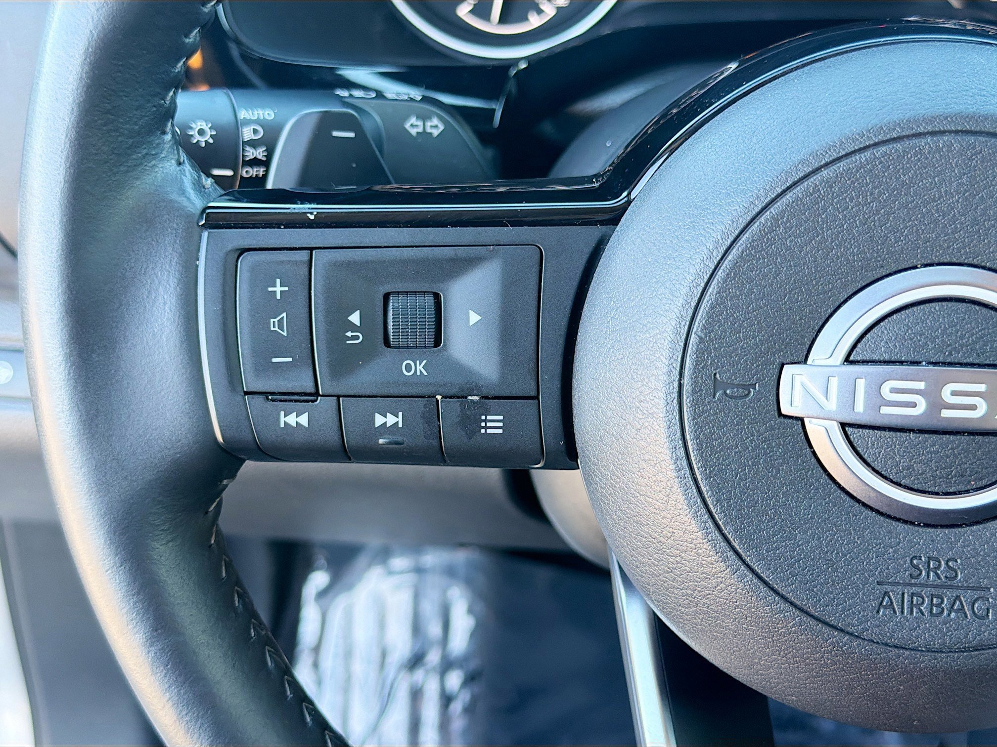Used 2025 Brilliant Silver Metallic Nissan SL image 38