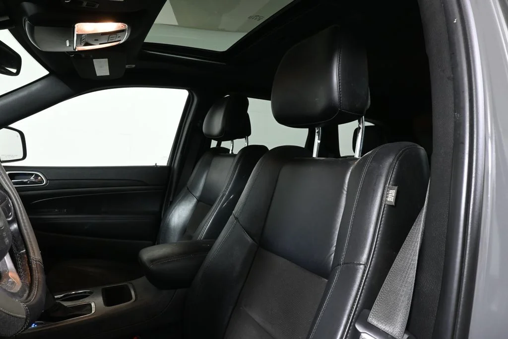 Used 2020 Gray Jeep Altitude image 5