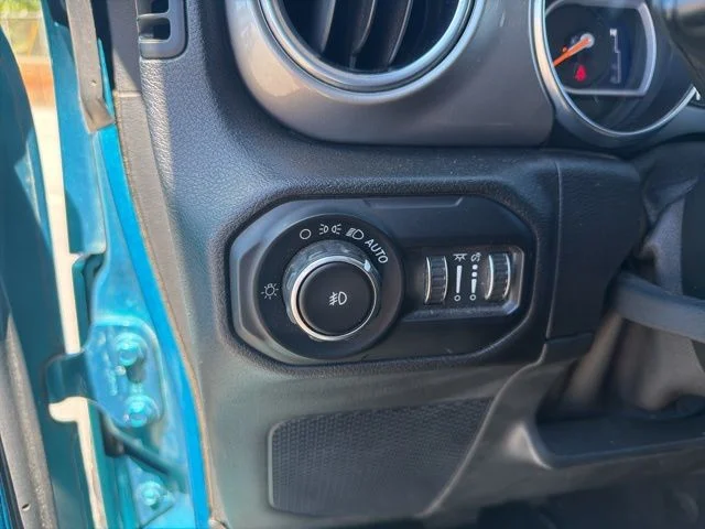 Used 2020 Mojito! Clearcoat Jeep Unlimited Sahara image 15