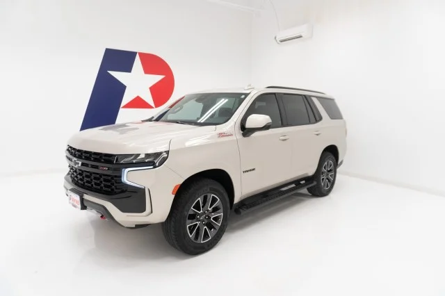 Used 2023  Chevrolet Z71 image 1