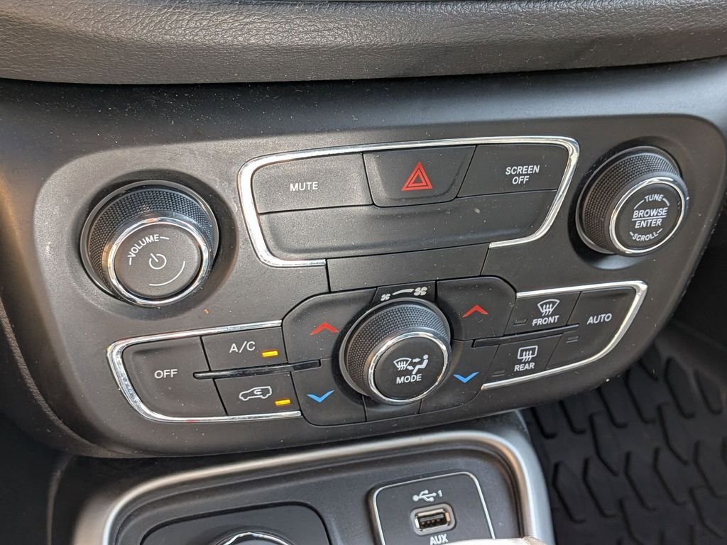 Used 2021 Blue Jeep Latitude image 17