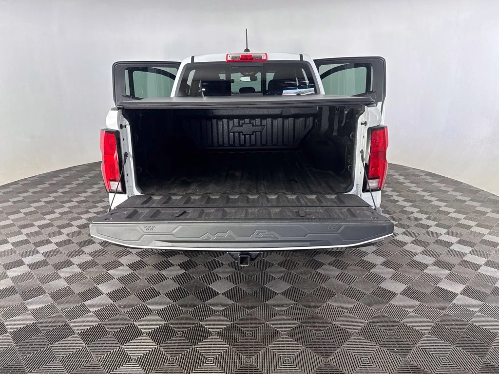 Used 2025 White Chevrolet Z71 image 17