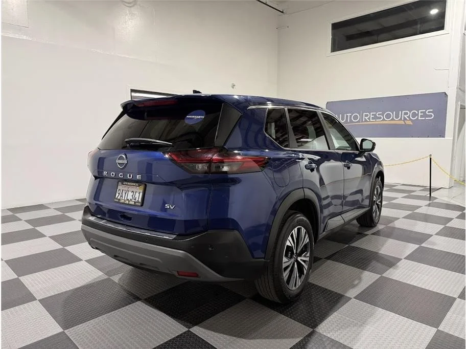 Used 2022 Caspian Blue Metallic Nissan SV image 5